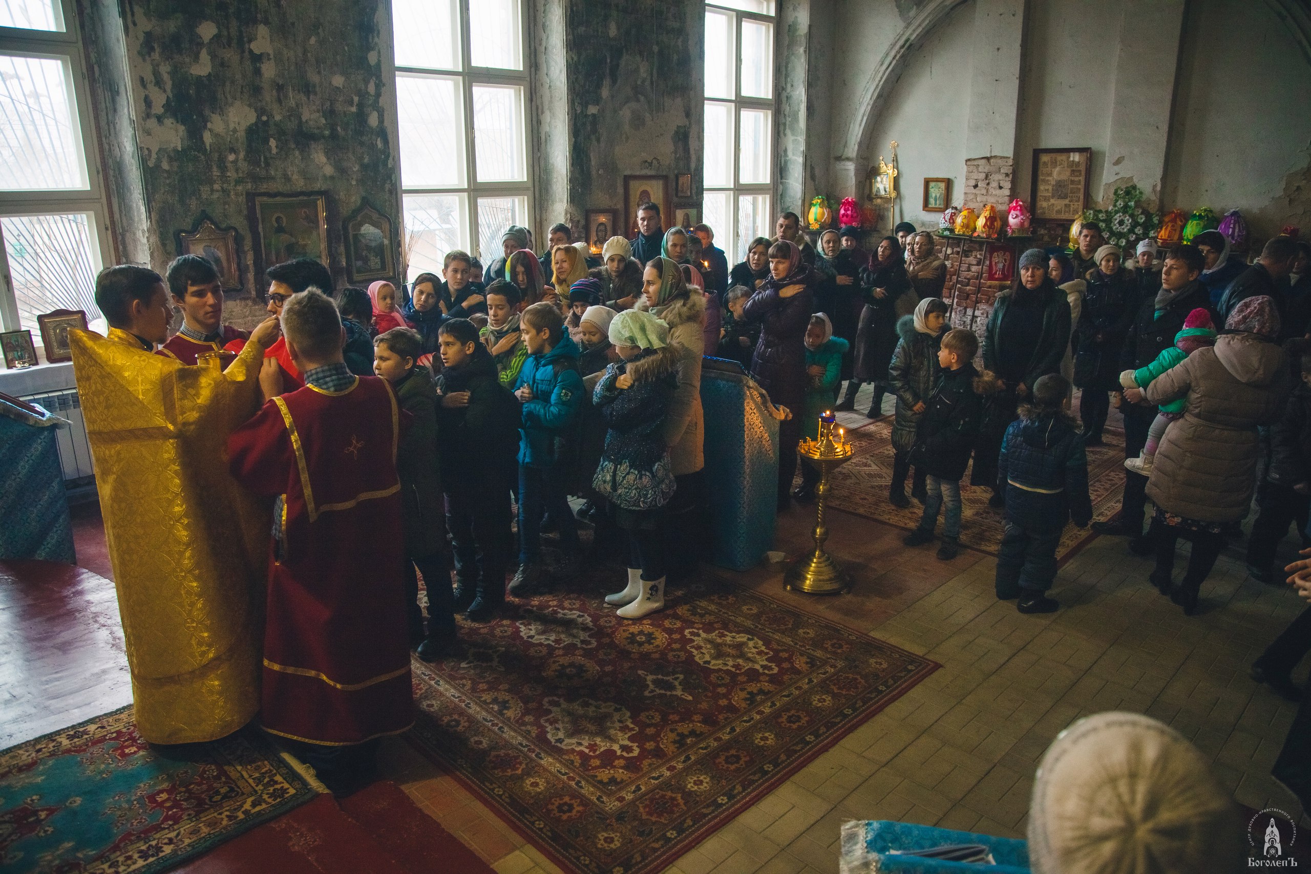 Школьная литургия во Введенском храме Астрахани